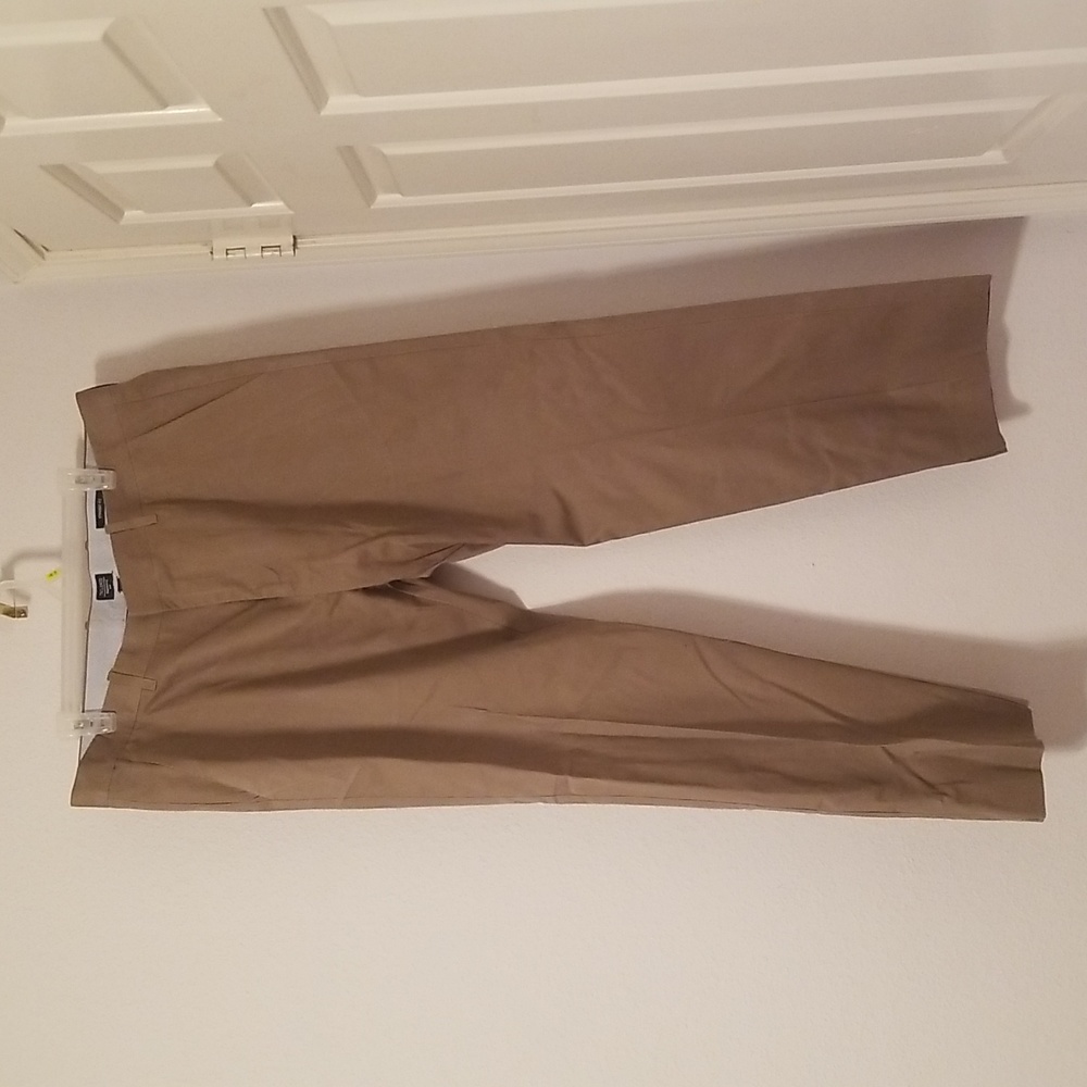 Men's GAP 38 X 30 Tailored Khaki Pants with pin stripe blue
